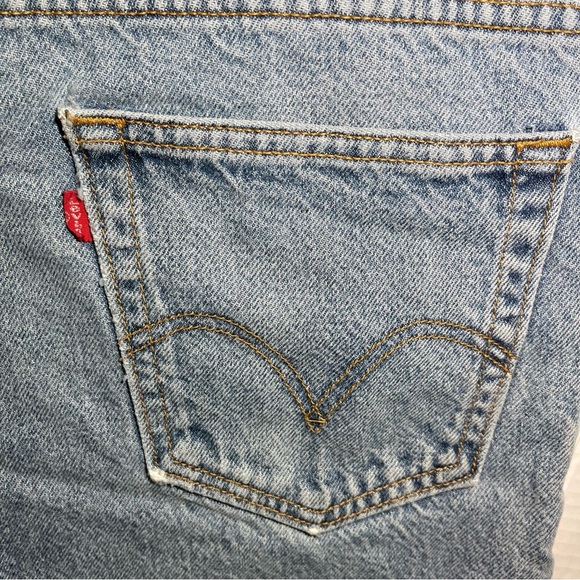 Women’s Levi’s Jean Cutoff Shorts Size 32 Waist 5in Inseam - Picture 11 of 13